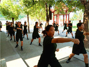 启德叛逆孩子学校开设军体拳训练课程